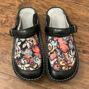 Alegria Clogs